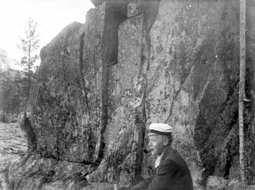 Kallioseinämä kvartsiitissa Kaakamovaarassa. Kuva: Hugo Berghell, 1899. GTK, Vanhatkuvat nro 936.