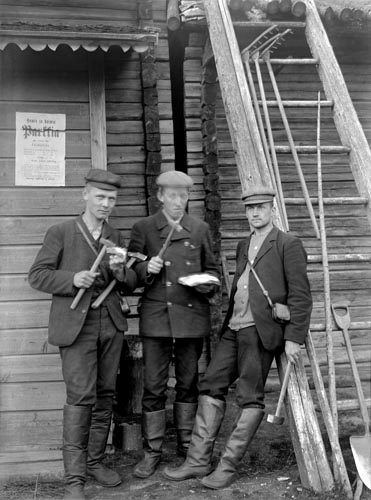 Ylimääräiset geologit (vasemmalta) Pentti Eskola, Carpelan ja Kyrklund. Kuva: Benjamin Frosterus, 1904. GTK, Vanhatkuvat nro 1200.